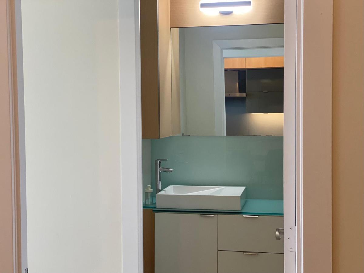 Grand View 2br/2ba Cn Tower,union,tiff/mtcc