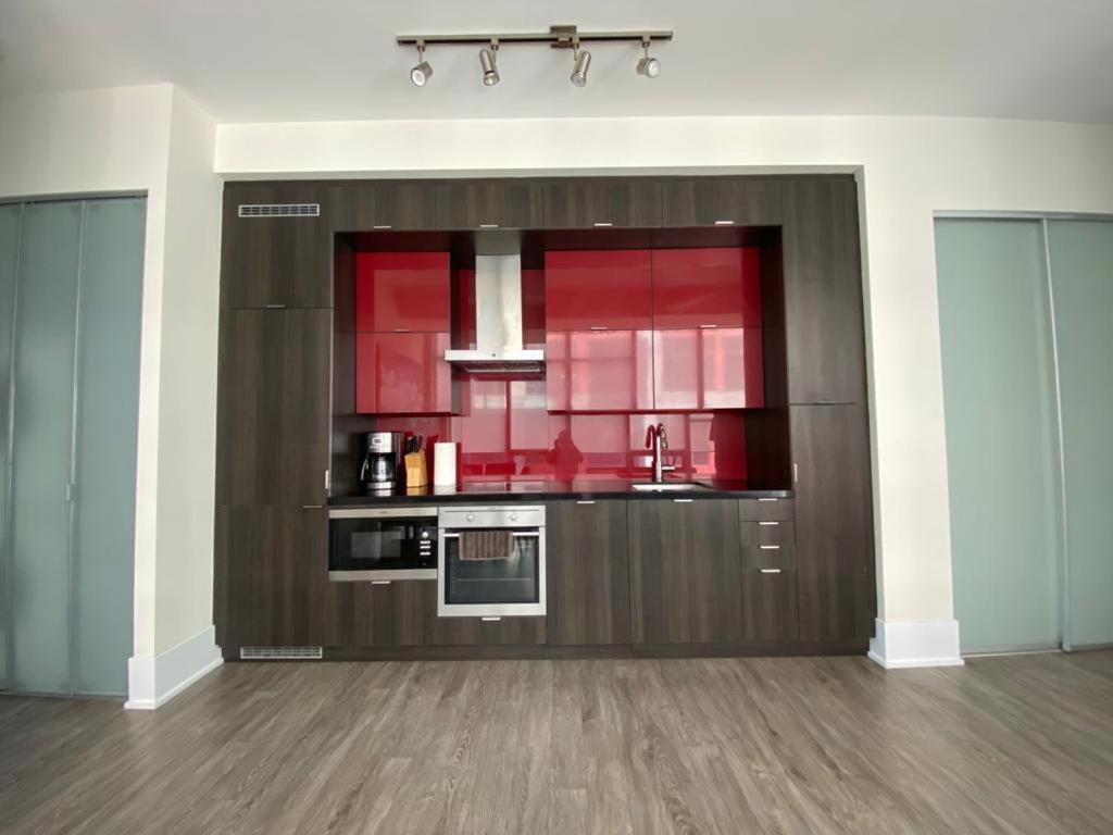Grand View 2br/2ba Cn Tower,union,tiff/mtcc * Toronto