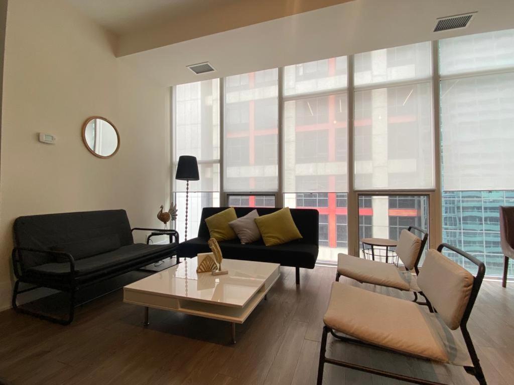 Grand View 2br/2ba Cn Tower,union,tiff/mtcc *