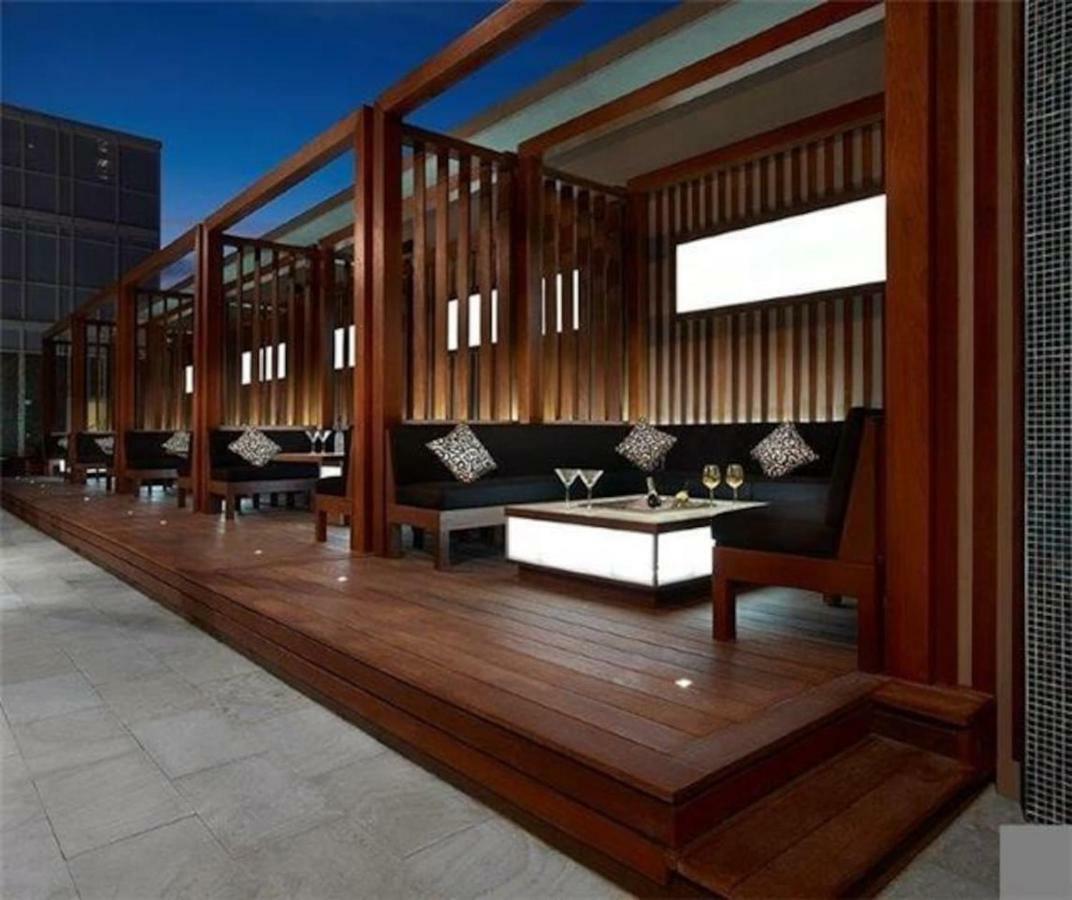 Grand View 2br/2ba Cn Tower,union,tiff/mtcc Apartment