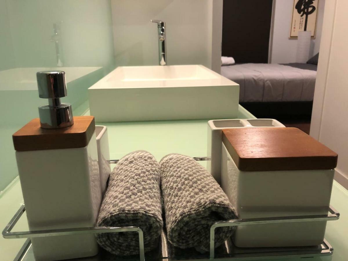 Grand View 2br/2ba Cn Tower,union,tiff/mtcc